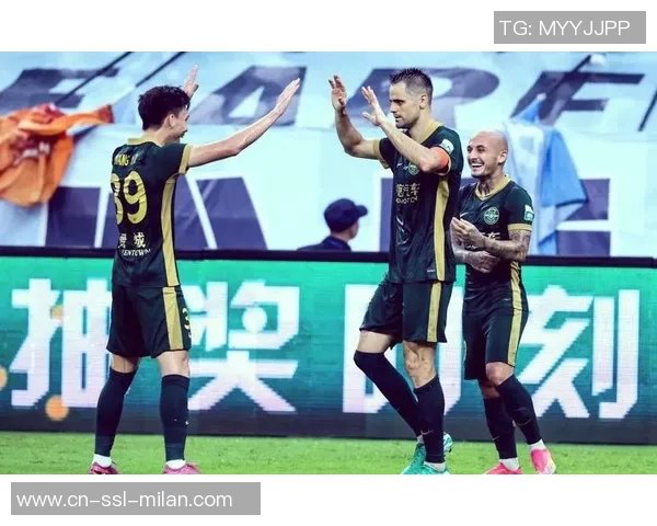 绿城与四川的激烈对决展现足球魅力与团队精神的完美结合 绿城与四川的激烈对决展现足球魅力与团队精神的完美结合